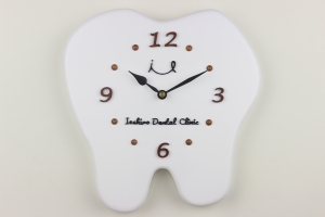 歯科医院様への開院祝い：歯の形の時計