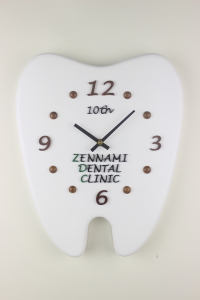 歯科医院様への開院祝い：歯の形の時計