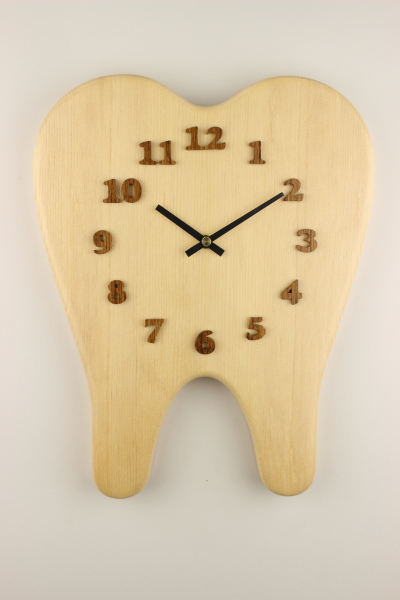 歯科医院様への開院祝い：歯の形の時計