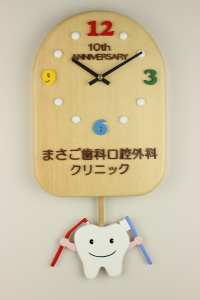 「開院10周年記念の歯の振り子時計」の詳細ページへ