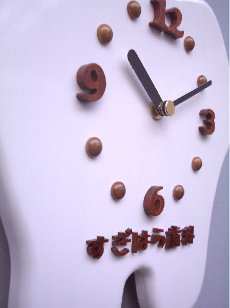 「すぎはら歯科」様への開院祝いの歯の形の時計