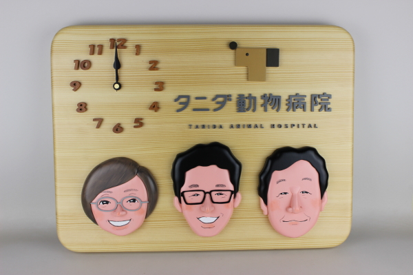 開院祝い：先生の似顔絵入り時計