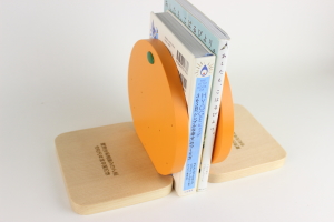 卒園記念品：園名のイメージ「ミカン」でデザインしたブックエンド