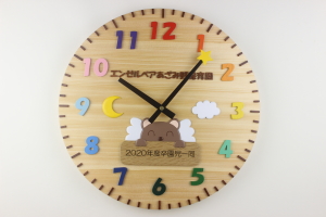 卒園記念品：園様のキャラクターと園名・記念日をお入れした掛け時計