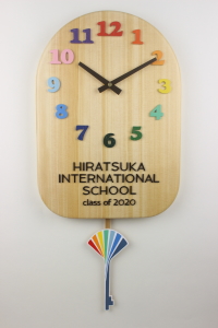 卒園記念品：園様のシンボルマークを振り子にした園名入り振り子時計