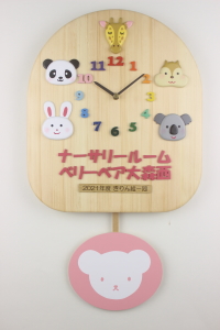 卒園記念品：動物のクラス名と園様のクマ（ベアー）をお入れした大きい振り子時計