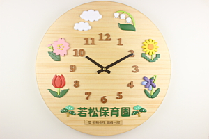 卒園記念品：園名とクラス名をお入れした「直径45ｃｍ」の大きな掛け時計